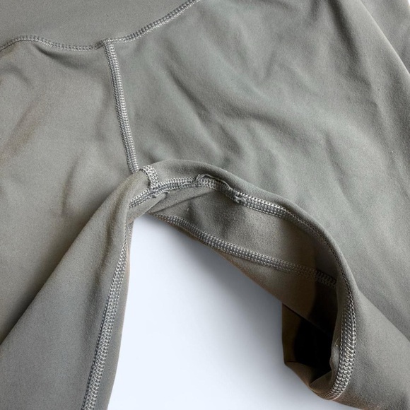 lululemon greenish grey Leggings runs small/medium - Picture 2 of 3